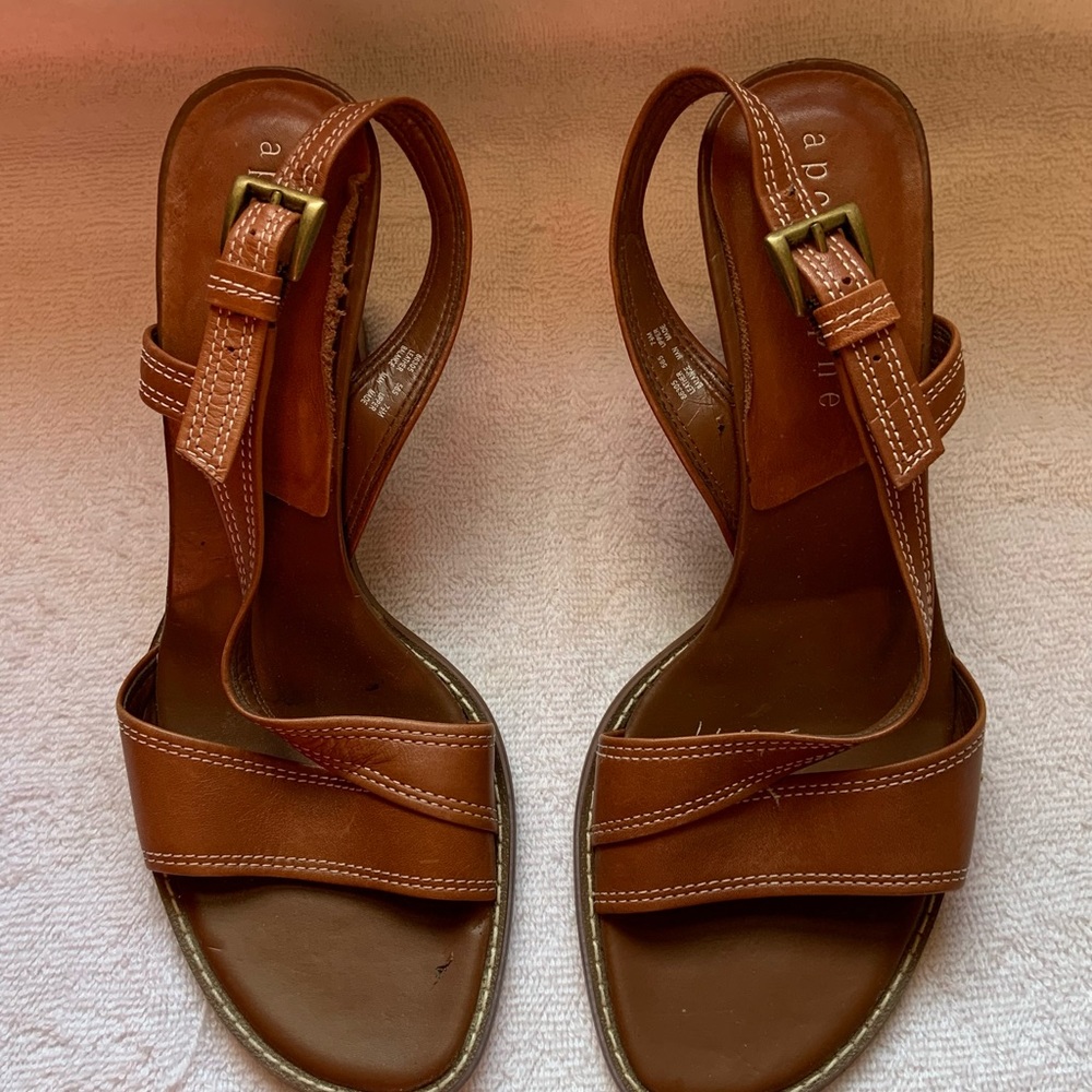 Apostrophe Tan leather heeled sandals